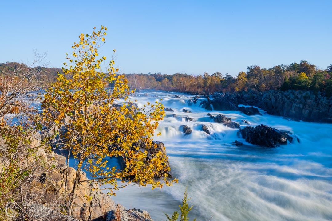 Long Exposure to Blur the Water at Great Falls of the Potomac on an Autumn Morning: Great Falls National Park, Virginia